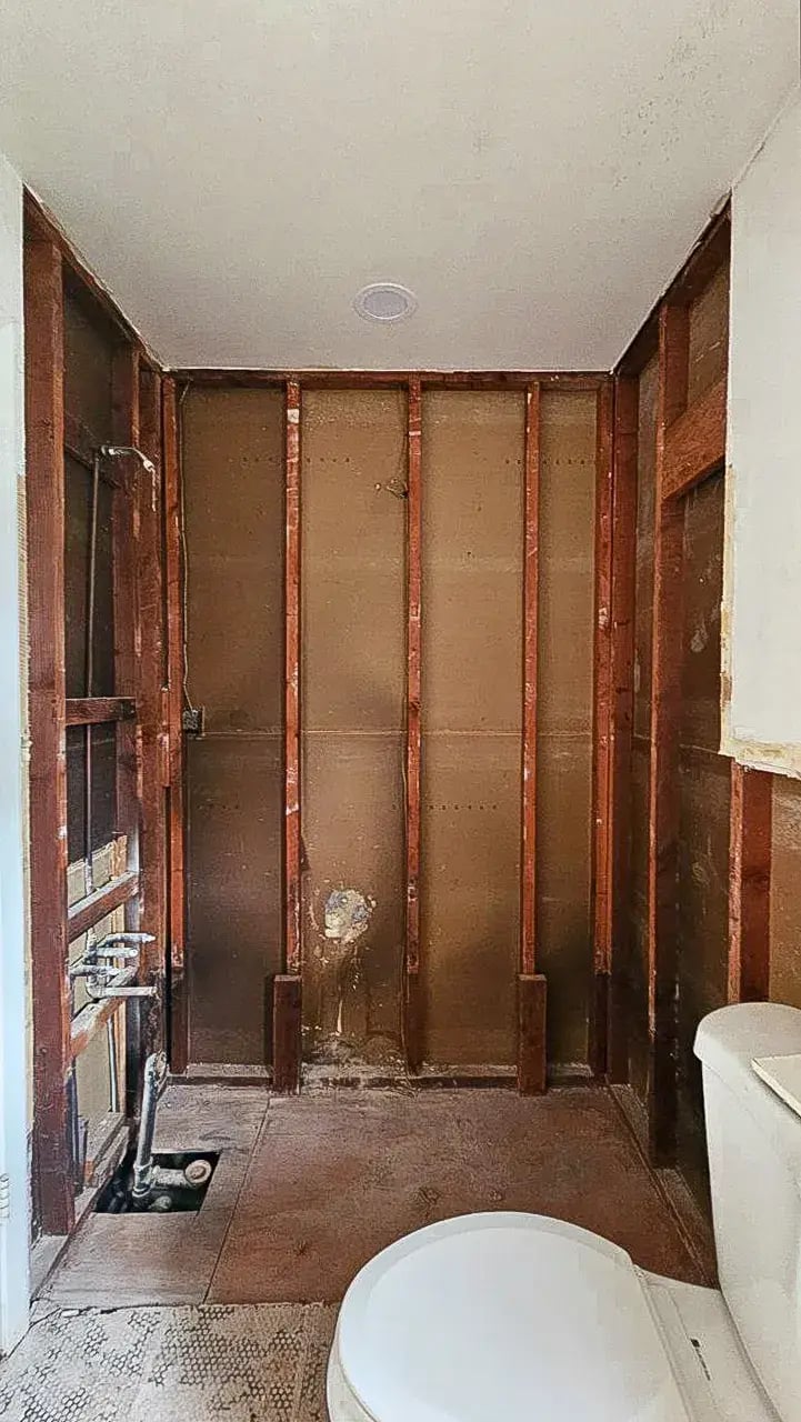 3306 Courtleight_second bathroom-11_11_11zon