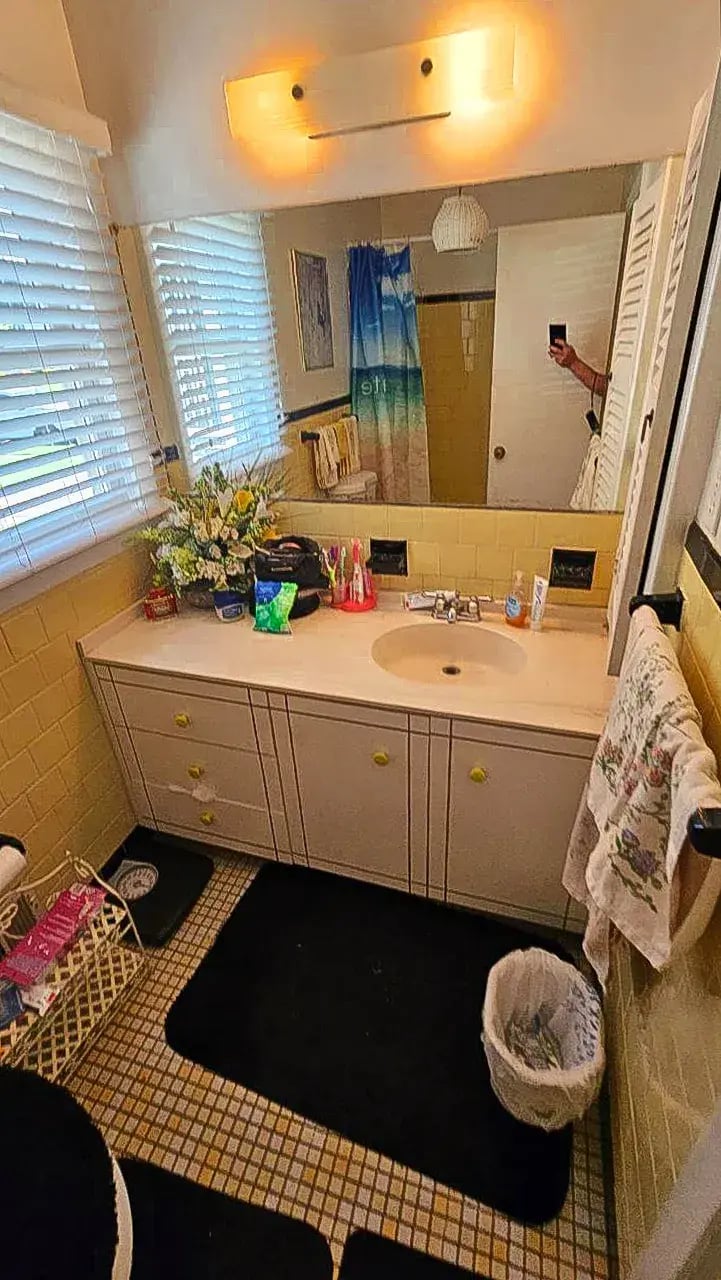 3306 Courtleight_second bathroom-15_15_11zon