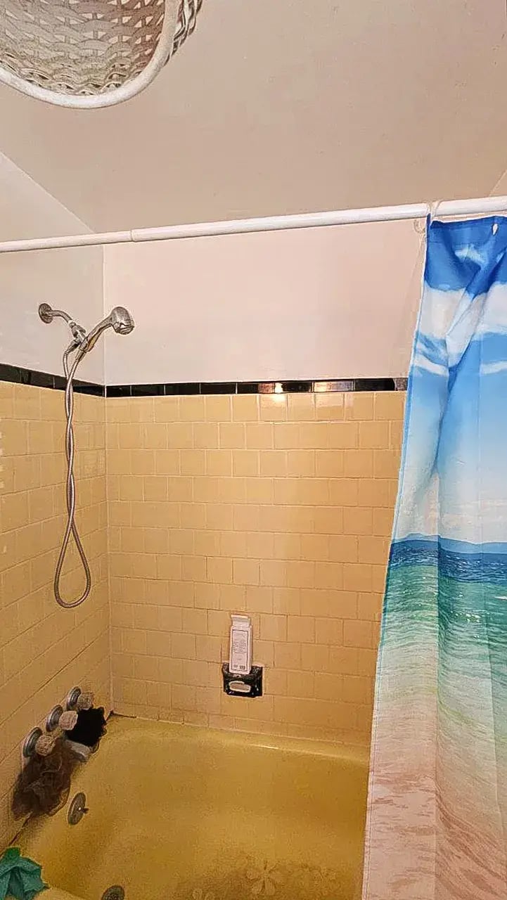 3306 Courtleight_second bathroom-16_16_11zon