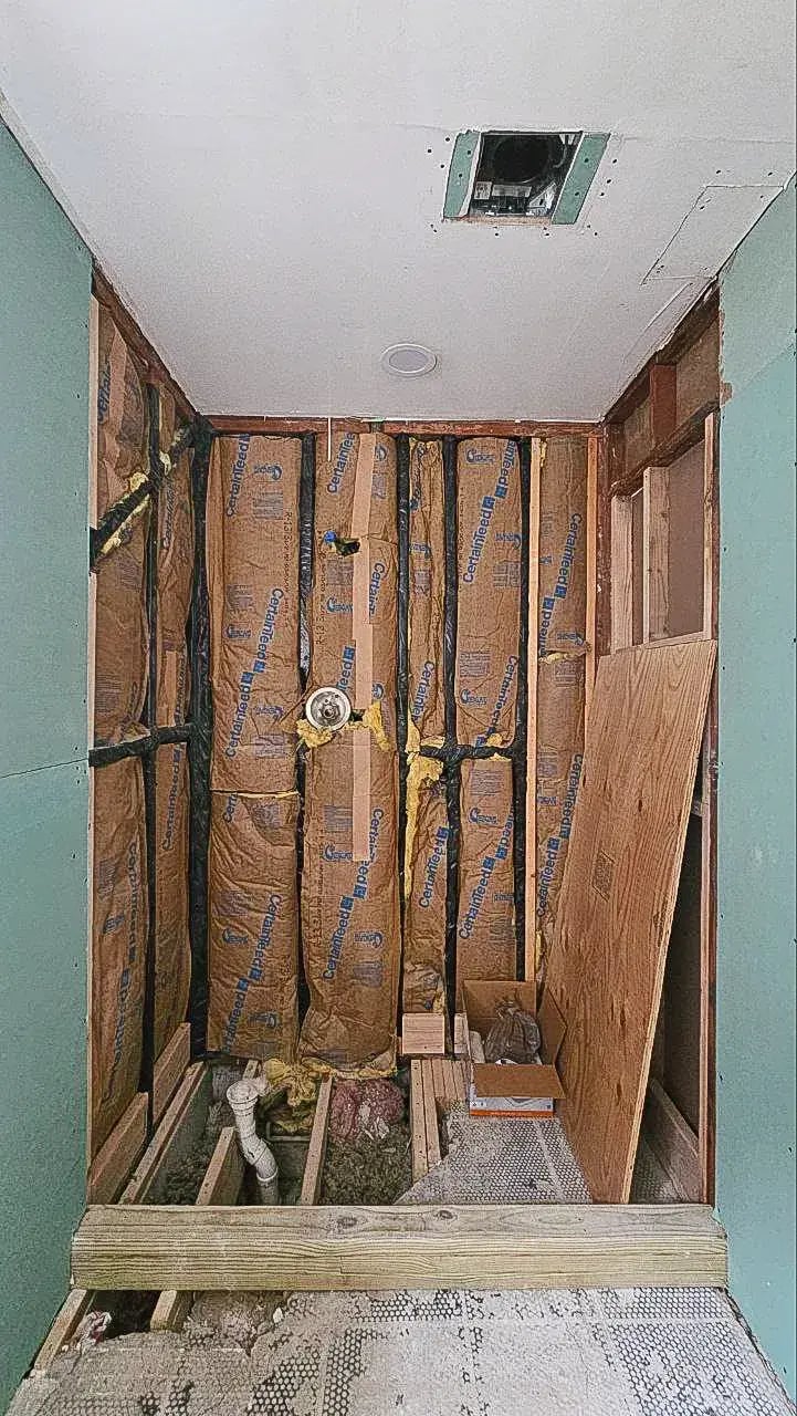 3306 Courtleight_master bathroom-09_10_11zon